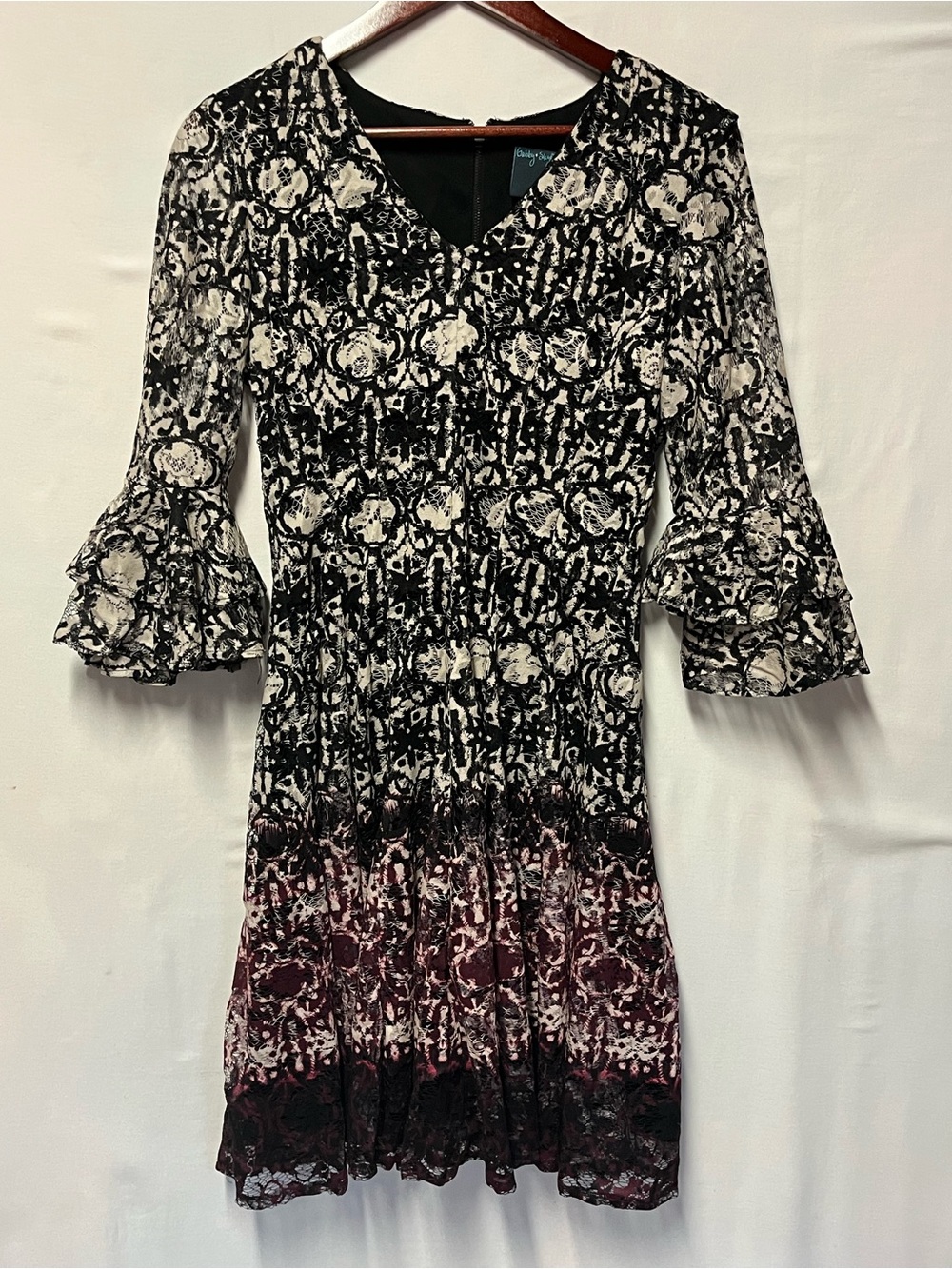 NWT Gabby Skye Lace Overlay Bell Sleeve Dress Black Cream Plum Sz 8 Dark Romance - Picture 2 of 16